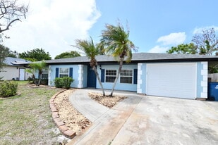 2185 Acacia St NE in Palm Bay, FL - Building Photo