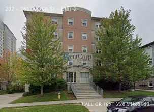 261-261 Lester St in Waterloo, ON - Building Photo - Building Photo