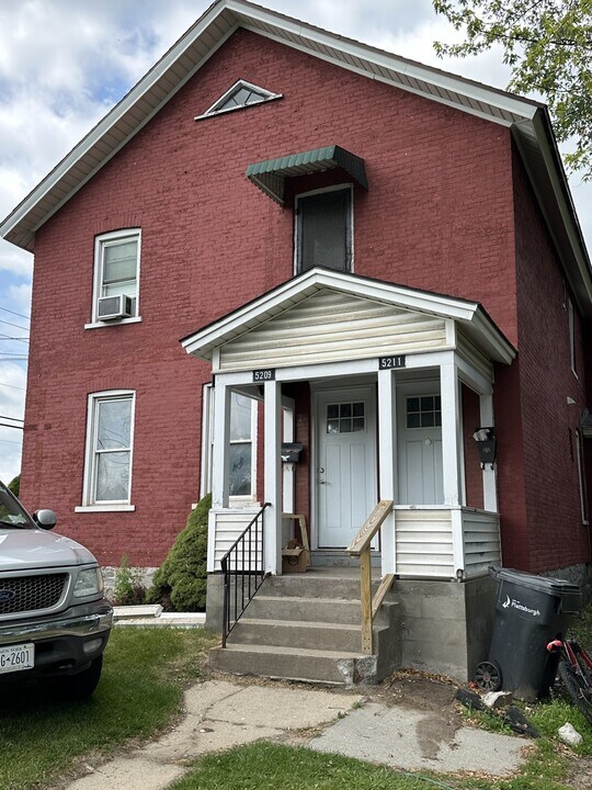 5209-5211 N Catherine St in Plattsburgh, NY - Building Photo