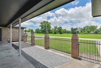 4512 Avenue L, Unit 3 in Santa Fe, TX - Building Photo - Building Photo