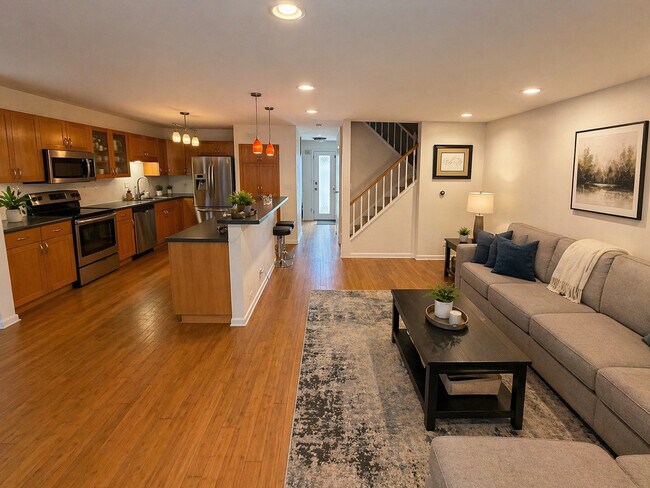 878 Swan Ln in Deerfield, IL - Building Photo - Building Photo