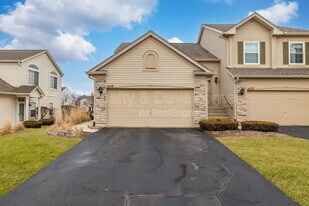 1636 Fredericksburg Ln in Aurora, IL - Building Photo