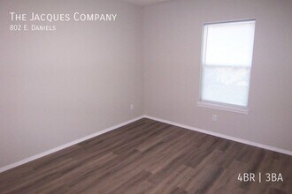 802 E Daniels St in Ozark, MO - Building Photo - Building Photo