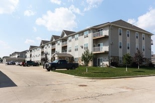 Custer Crossing & Ravenwood Apartments