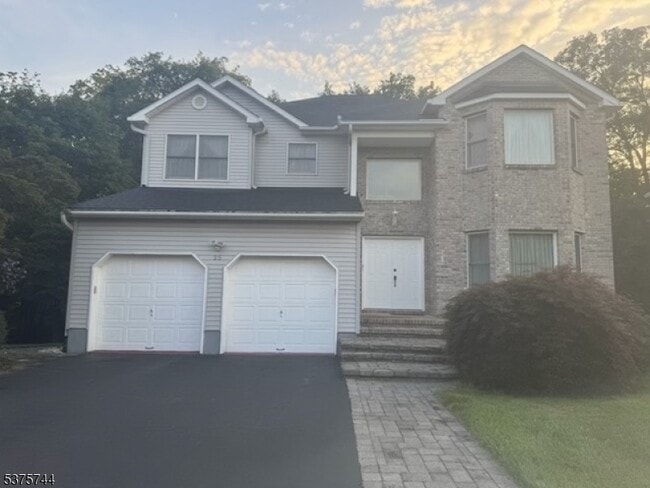 35 Leah Way