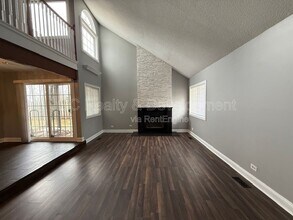 1540 Beverly Cir W in Hanover Park, IL - Building Photo - Building Photo