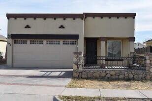 704 Lt Joe Magallanes Rd in El Paso, TX - Building Photo