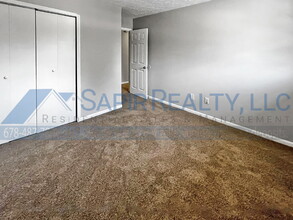 6354 Shannon Pkwy in Union City, GA - Building Photo - Building Photo