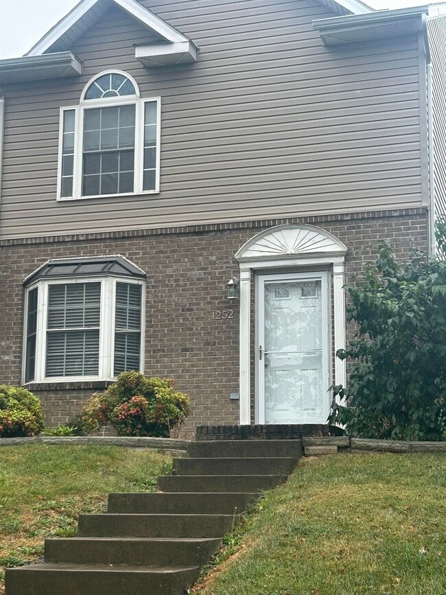 1252 Old Windmill Cir in Harrisonburg, VA - Building Photo - Building Photo