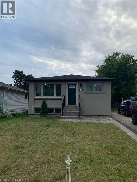 35 Folkestone Ave in Hamilton, ON - Building Photo - Building Photo