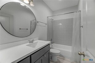 412 Brushy Creek in Victoria, TX - Building Photo