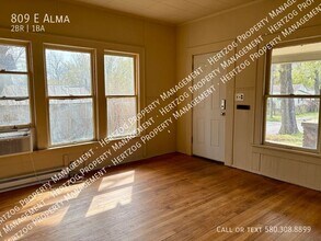 809 E Alma Ave in Ponca City, OK - Building Photo - Building Photo