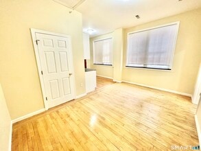 135 W Main St in Waterbury, CT - Foto de edificio - Building Photo