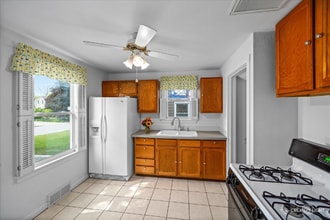 1165 Morton Ave in Elgin, IL - Building Photo - Building Photo