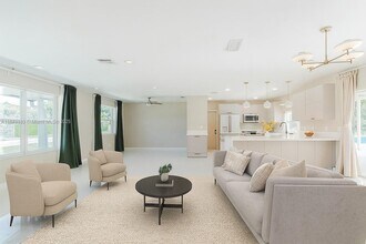 17701 SW 93rd Ave in Palmetto Bay, FL - Building Photo - Building Photo
