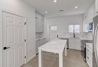 2530 Steck Ave in Austin, TX - Building Photo - Building Photo
