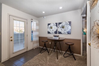 Crown Chase in Wichita, KS - Foto de edificio - Interior Photo