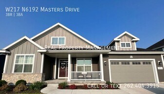 W217N6192-N6192 Masters Dr in Menomonee Falls, WI - Building Photo