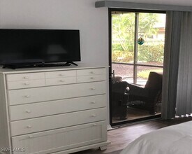 64 4th St in Bonita Springs, FL - Foto de edificio - Building Photo