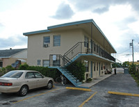 1110 N H St in Lake Worth, FL - Foto de edificio - Building Photo