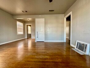 2005 33rd St in Lubbock, TX - Building Photo - Building Photo