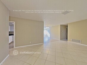 122 Van Dyck Dr, Unit 7110 Wurzbach Road - 307 in Nokomis, FL - Foto de edificio - Building Photo