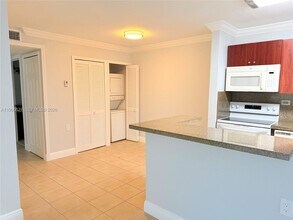 7140 NW 179th St in Hialeah, FL - Building Photo - Building Photo