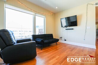 40 Glencoe St, Unit 303 in Boston, MA - Building Photo - Building Photo