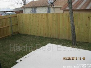 913 Brown Rock Dr in New Braunfels, TX - Building Photo - Building Photo