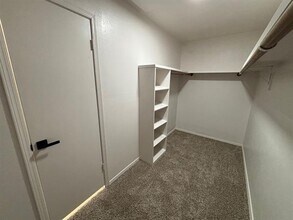 10530 Stone Canyon Rd in Dallas, TX - Building Photo - Building Photo