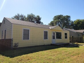 1101 Luther E in Wichita, KS - Building Photo - Building Photo