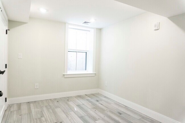 79 Linden St, Unit 1
