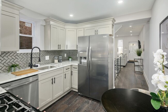 2522 Nicholas St in Philadelphia, PA - Building Photo - Building Photo