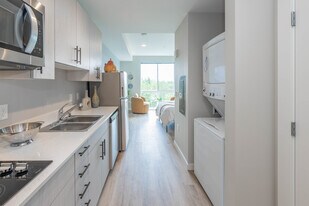 Divine Court in Auburn, WA - Building Photo