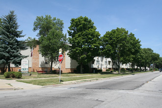 Florist Gardens in Milwaukee, WI - Building Photo - Building Photo