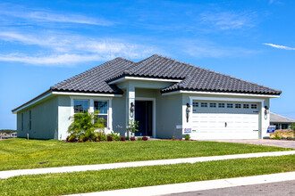 Lake Juliana Estates in Auburndale, FL - Building Photo - Building Photo