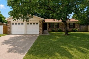 836 Hollow Creek Rd in Burleson, TX - Building Photo