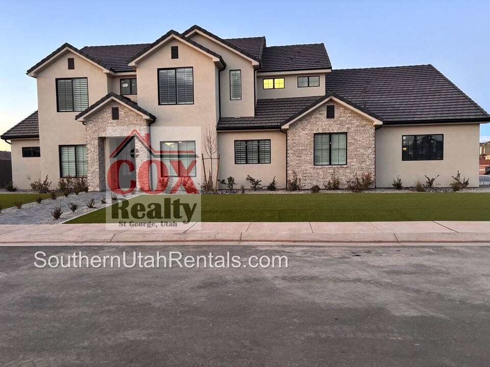 2643 E Moorland Dr in Saint George, UT - Foto de edificio