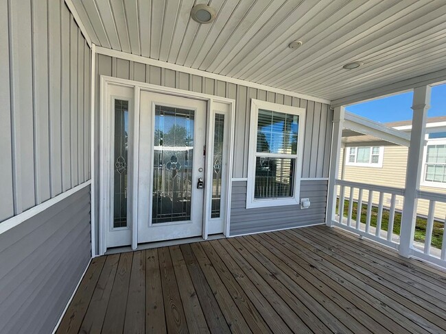 521 Eland Dr in North Fort Myers, FL - Foto de edificio - Building Photo