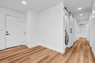 18652 Libra Cir in Huntington Beach, CA - Building Photo - Building Photo