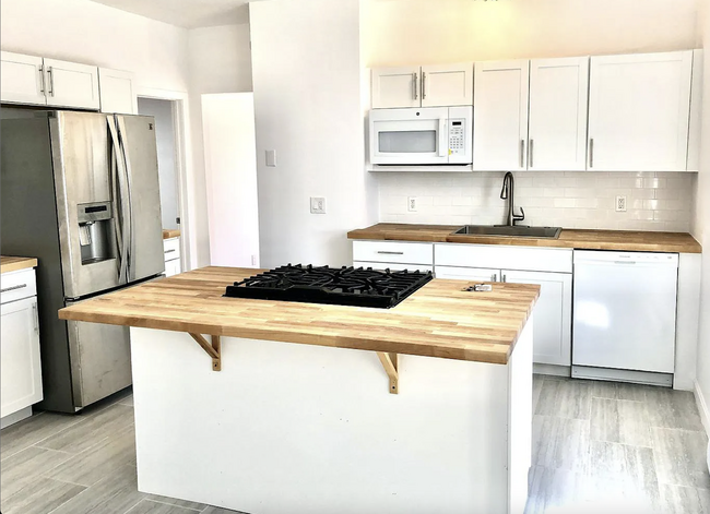 44 Woodbine St in Providence, RI - Building Photo - Building Photo