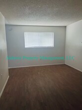 8309 Trumbull Ave SE, Unit B in Albuquerque, NM - Foto de edificio - Building Photo