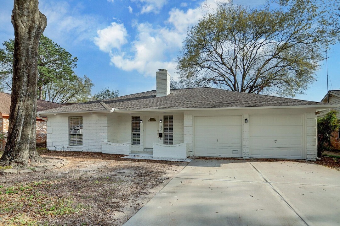 6227 Leaf Arbor Dr in Houston, TX - Building Photo