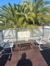 2028 Beachwood Dr-Unit -300 in Los Angeles, CA - Building Photo - Building Photo