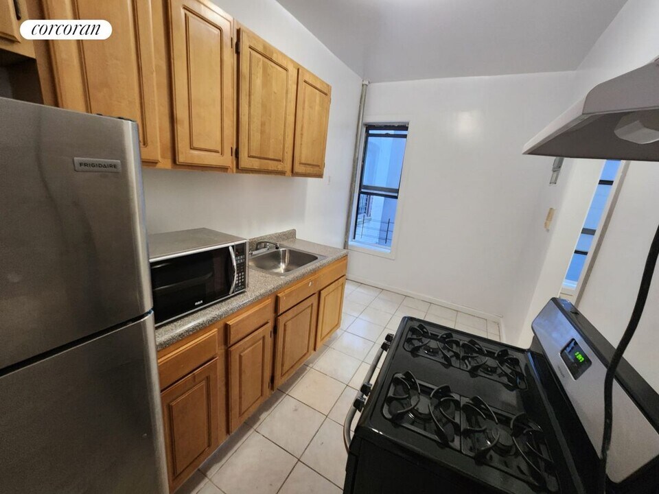 2500 Bedford Ave in Brooklyn, NY - Building Photo