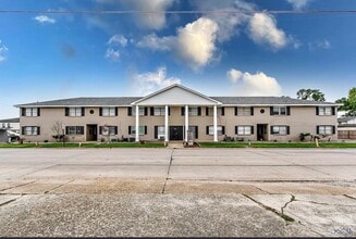 Sanford Apartments in Houma, LA - Building Photo - Building Photo