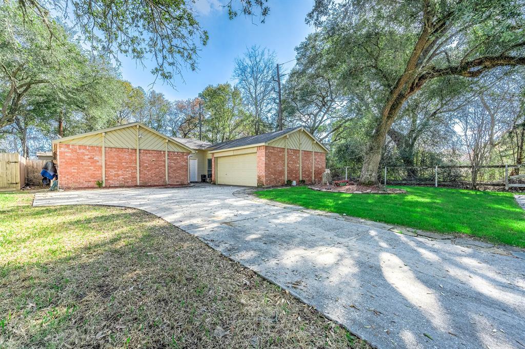 22206 Meadowrock Dr in Spring, TX - Building Photo