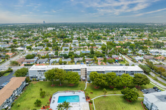 Hillcrest No 2 in Hollywood, FL - Building Photo - Building Photo