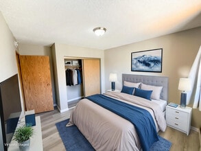 Mainstreet Court in Saskatoon, SK - Building Photo - Building Photo