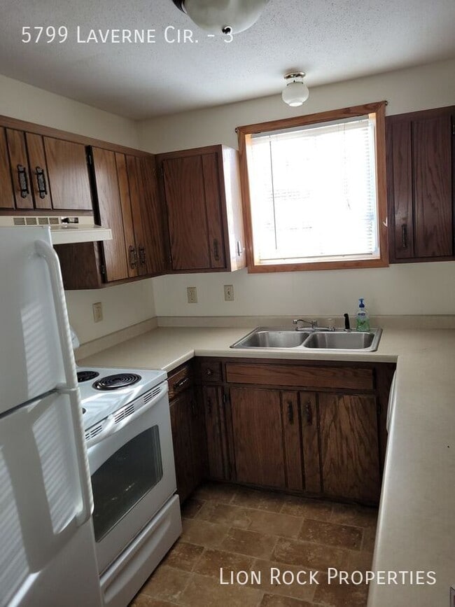 5799 Laverne Cir N in Baxter, MN - Building Photo - Building Photo